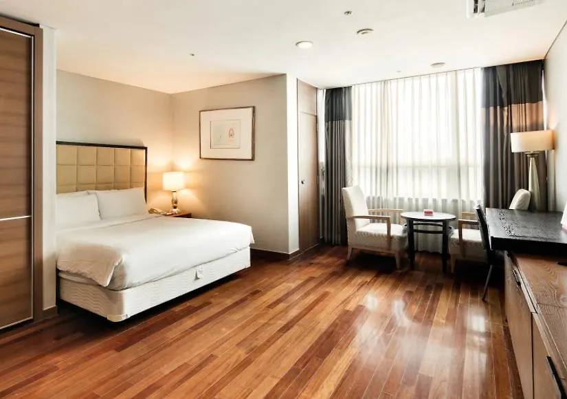 Ramada Hotel And Suites Seoul Namdaemun 4*,